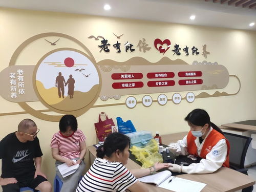 便民服務(wù)進社區(qū)，寶山居民在家門口享受理發(fā)、測血糖、量血壓等健康咨詢